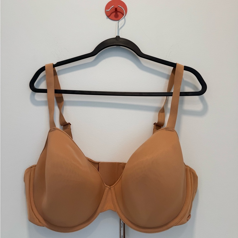 NWT SKIMS WEIGHTLESS
DEMI BRA STYLE:
BR-DEM-1893 size 36DDDD
